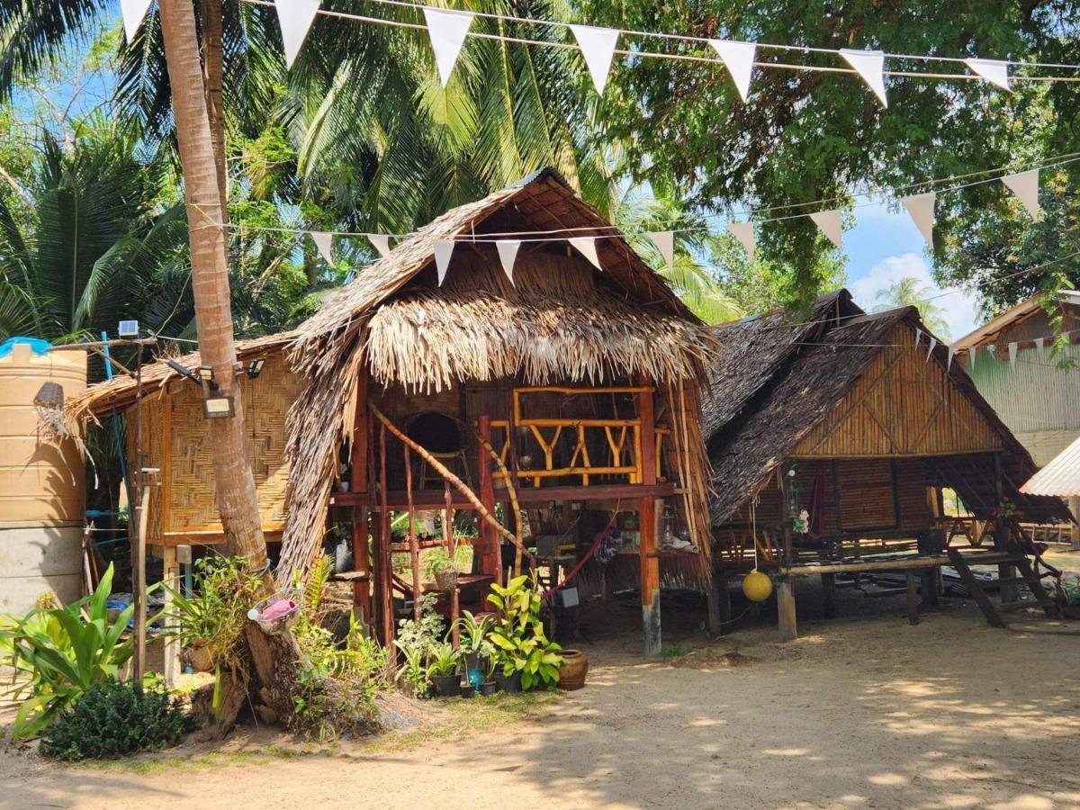 Malee Homestay Ko Por Exterior photo